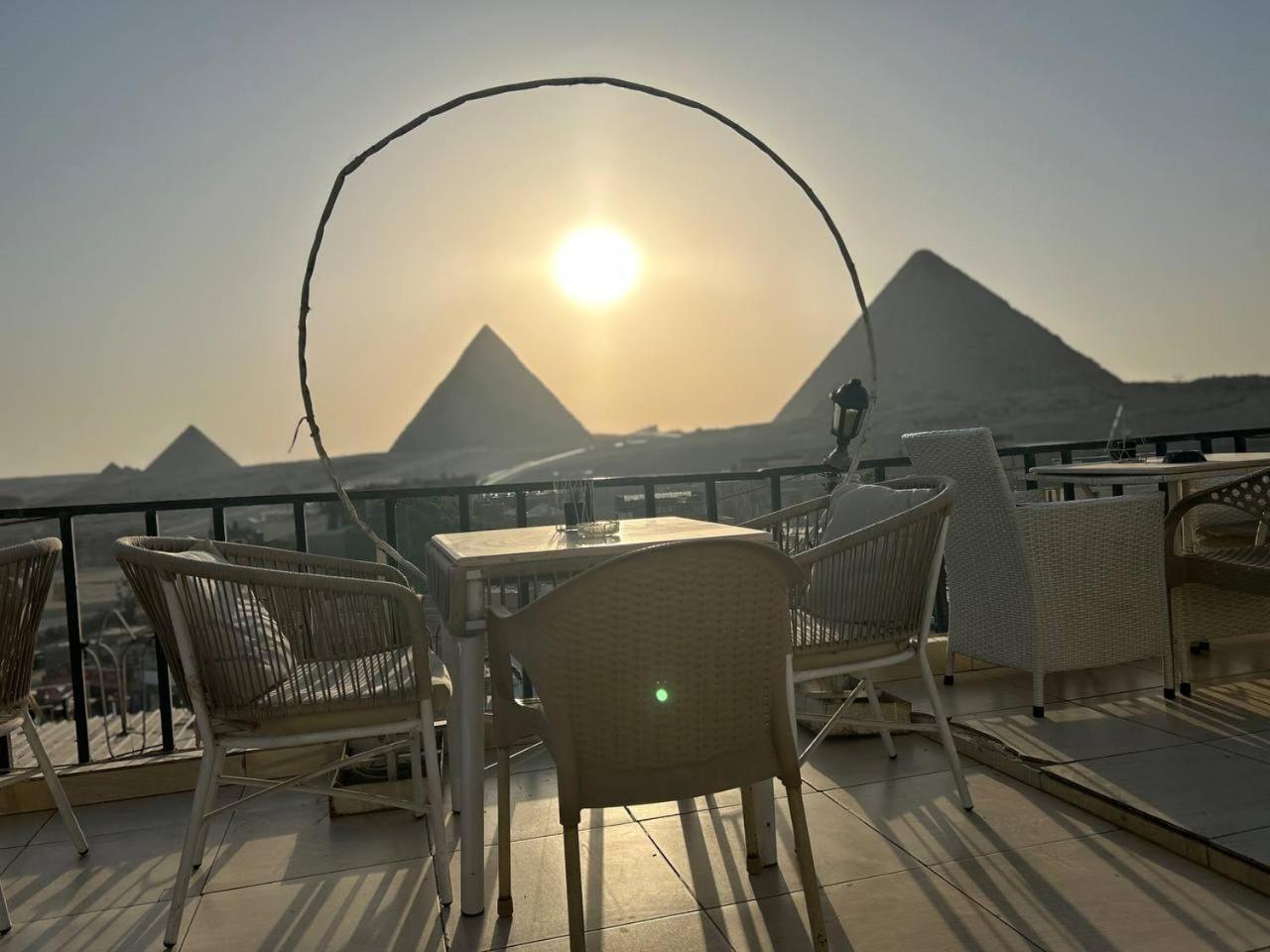 House Pyramids View Apartment